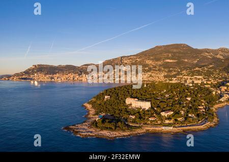 Vue aérienne Roquebrune Cap Martin peu de temps après le lever du soleil, Cap Martin avec l'ancien Grand Hôtel du Cap Martin, dans la Principauté arrière de Monaco et Banque D'Images