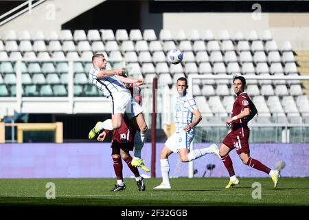 Turin, Italie. 14 mars 2021. Milan Skriniar du FC Internazionale lors de la série UN match de football entre le FC Torino et le FC Internazionale. Les stades sportifs autour de l'Italie restent soumis à des restrictions strictes en raison de la pandémie du coronavirus, car les lois de distanciation sociale du gouvernement interdisent aux fans à l'intérieur des lieux, ce qui entraîne le jeu derrière des portes fermées. (Photo par Alberto Gandolfo/Pacific Press) crédit: Pacific Press Media production Corp./Alay Live News Banque D'Images