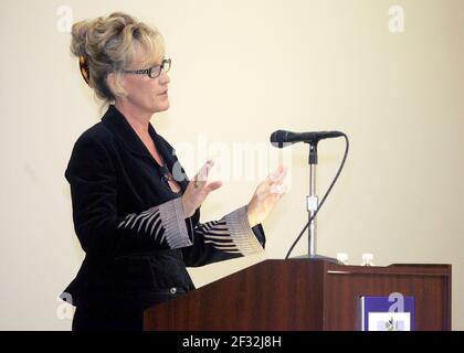 Irvine, Californie, États-Unis. 7 octobre 2006. Erin Brockovich s'exprimant lors d'un événement WomanSage en 2006. Crédit : Nicholas Koon/ZUMA Wire/Alay Live News Banque D'Images