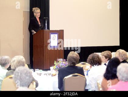 Irvine, Californie, États-Unis. 7 octobre 2006. Erin Brockovich s'exprimant lors d'un événement WomanSage en 2006. Crédit : Nicholas Koon/ZUMA Wire/Alay Live News Banque D'Images