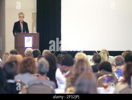 Irvine, Californie, États-Unis. 7 octobre 2006. Erin Brockovich s'exprimant lors d'un événement WomanSage en 2006. Crédit : Nicholas Koon/ZUMA Wire/Alay Live News Banque D'Images