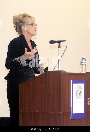 Irvine, Californie, États-Unis. 7 octobre 2006. Erin Brockovich s'exprimant lors d'un événement WomanSage en 2006. Crédit : Nicholas Koon/ZUMA Wire/Alay Live News Banque D'Images