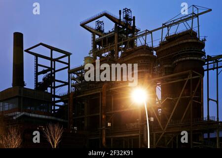 Usine industrielle désaffectée Phoenix West avec haut fourneau 5 dans le district de Hoerde, Dortmund, région de la Ruhr, Rhénanie-du-Nord-Westphalie, Allemagne Banque D'Images