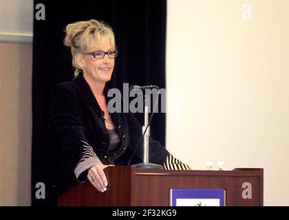 Irvine, Californie, États-Unis. 7 octobre 2006. Erin Brockovich s'exprimant lors d'un événement WomanSage en 2006. Crédit : Nicholas Koon/ZUMA Wire/Alay Live News Banque D'Images