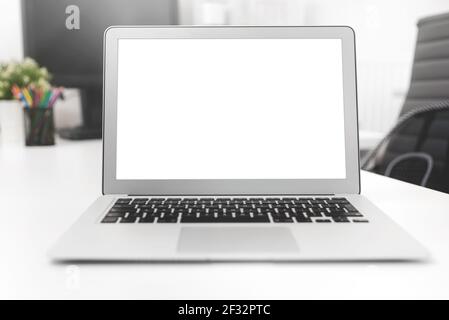 Ordinateur portable avec écran vierge. Maquette d'ordinateur moderne Banque D'Images