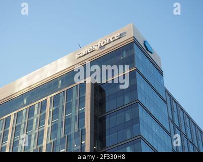 Bâtiment Salesforce dans le centre-ville de Bellevue, Washington, États-Unis ; mars 2021 Banque D'Images