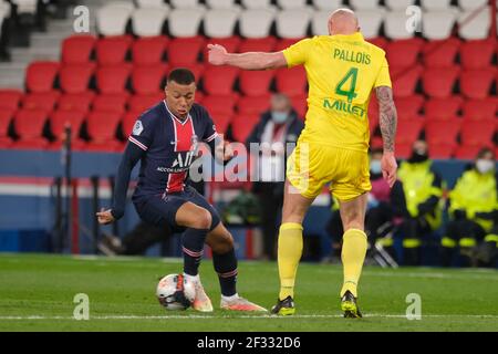 Paris, France. 15 mars 2021. Paris SG Forward KYLIAN MBAPPE en action pendant le championnat français de football, Ligue 1 Uber Eats, entre Paris Saint Germain et FC Nantes au Parc des Princes Stadium - Paris France.le FC Nantes a gagné 2:1 crédit: Pierre Stevenin/ZUMA Wire/Alay Live News Banque D'Images