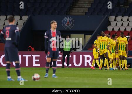 Paris, France. 15 mars 2021. Joy des joueurs de Nantes après marqué le but de la victoire pendant le championnat français de football, Ligue 1 Uber Eats, entre Paris Saint Germain et FC Nantes au Parc des Princes Stadium - Paris France.le FC Nantes a gagné 2:1 crédit: Pierre Stevenin/ZUMA Wire/Alay Live News Banque D'Images