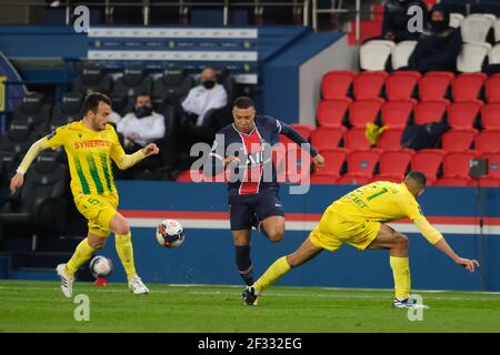 Paris, France. 15 mars 2021. Paris SG Forward KYLIAN MBAPPE en action pendant le championnat français de football, Ligue 1 Uber Eats, entre Paris Saint Germain et FC Nantes au Parc des Princes Stadium - Paris France.le FC Nantes a gagné 2:1 crédit: Pierre Stevenin/ZUMA Wire/Alay Live News Banque D'Images