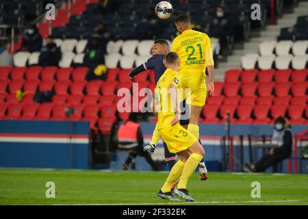 Paris, France. 15 mars 2021. Le défenseur de Nantes JEAN CHARLES CASTELLETTO en action pendant le championnat français de football, Ligue 1 Uber Eats, entre Paris Saint Germain et FC Nantes au Parc des Princes Stadium - Paris France.le FC Nantes a gagné 2:1 crédit : Pierre Stevenin/ZUMA Wire/Alay Live News Banque D'Images