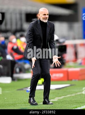 Milan, Italie. 14 mars 2021. Stefano Pioli, entraîneur en chef de l'AC Milan, réagit lors d'un match de football entre l'AC Milan et Napoli à Milan, Italie, le 14 mars 2021. Credit: Daniele Mascolo/Xinhua/Alay Live News Banque D'Images