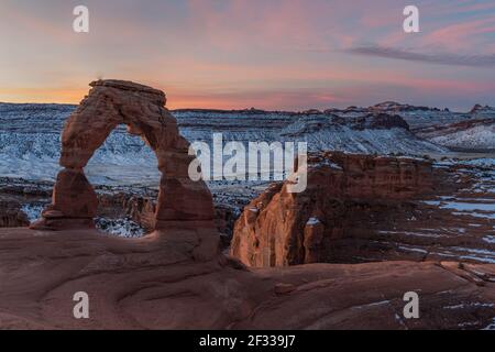 Délicate Arch Sunrise dans le parc national de Aches Banque D'Images