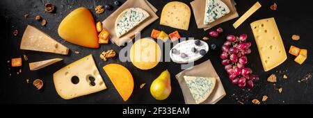 Panorama sur le fromage. De nombreux fromages différents, tirés du dessus Banque D'Images