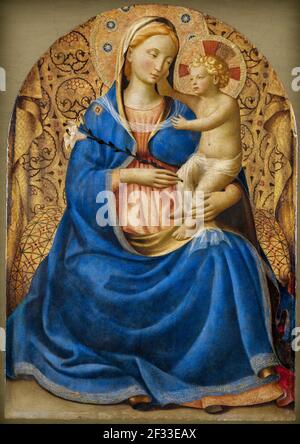 Madonna avec nénuphars. Assise de Marie avec un nénuphar dans sa main droite, le bras gauche autour des jambes de l'enfant Christ debout sur ses genoux. Banque D'Images