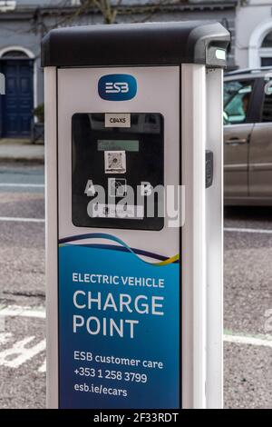 ESB Electric Vehicle charge point à Cork City, Irlande. Banque D'Images