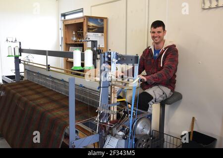 Scott MacRury, Isle of Lewis Weaver, Scott MacRury, Borve, Isle of Lewis, Western Isles, Écosse, Royaume-Uni Banque D'Images