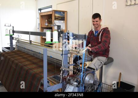 Scott MacRury, Isle of Lewis Weaver, Scott MacRury, Borve, Isle of Lewis, Western Isles, Écosse, Royaume-Uni Banque D'Images