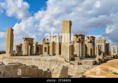 Palais en ruines de l'ancienne capitale de l'empire perse, Persepolis, site classé au patrimoine mondial de l'UENSCO près de la ville de Shiraz en Iran Banque D'Images