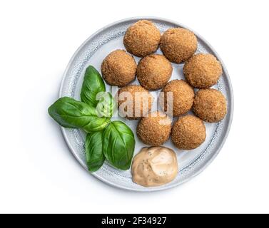 Mini-oeufs de scotch dans plaque de céramique isolée sur blanc Banque D'Images