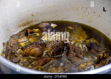 Cuisine arabe cuite dans une casserole Banque D'Images