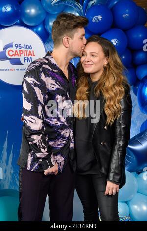 Londres, Royaume-Uni. 15 mars 2021. Sonny Jay et le fiancee Lauren Faith, comme Roman Kemp de Capital Breakfast et Sian Welby surprise Sonny Jay avec une patinoire sur le toit du studio de la capitale à Leicester Square, Londres, après qu'il a gagné Dancing on Ice. Date de la photo: Lundi 15 mars 2021. Le crédit photo devrait se lire: Matt Crossick/Empics/Alamy Live News Banque D'Images