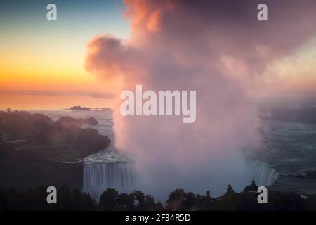 Le Canada et les Etats-Unis, l'Ontario et l'État de New York, Niagara, Niagara Falls, vue de Horseshoe Falls Banque D'Images