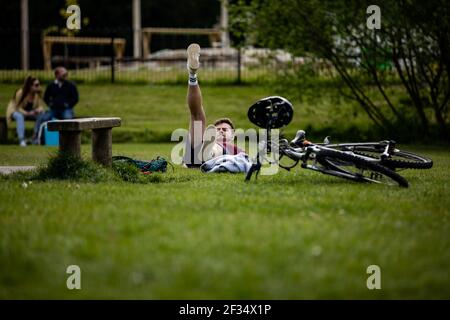 Personnes s'exerçant sur Southampton Common avec l'introduction de mesures pour sortir le pays de l'isolement Banque D'Images