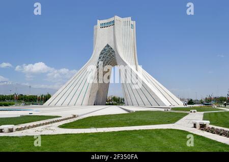 Téhéran, porte d'entrée, monument Azadi, construit à l'anniversaire de l'Empire perse, Iran Banque D'Images