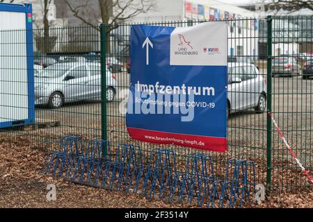 Allemagne , Cottbus , 15.03.2021 , Centre de vaccination contre Covid-19 en coopération avec KVBB de l'Association de la Santé statutaire I. Banque D'Images
