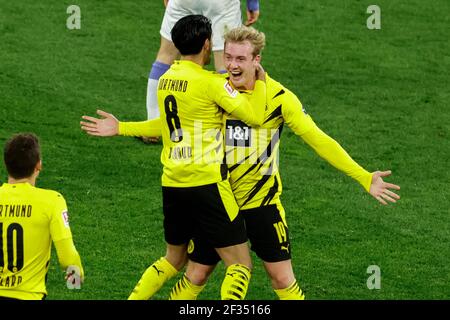 Jubilation Julian BRANDT (DO) après son but à 1: 0, de gauche à droite Thorgal HAZARD (DO), Mahmoud DAHOUD (DO), Julian BRANDT (DO), jubilation, jubilation, joie, santé, soccer 1. Bundesliga, 25. matchday, Borussia Dortmund (DO) - Hertha BSC Berlin (B) 2: 0, le 13 mars 2021 à Dortmund/Allemagne. Photo: Pressefoto Mika Volkmann/POOL via FOTOAGENTUR SVEN SIMON # la réglementation DFL interdit toute utilisation de photographies comme séquences d'images et/ou quasi-vidéo # usage éditorial SEULEMENT # agences de presse nationales et internationales HORS | usage dans le monde entier Banque D'Images