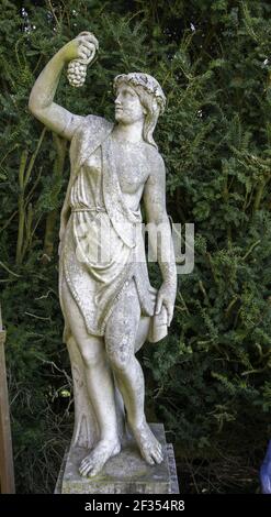 HIGH WYCOMBE, ROYAUME-UNI - 07 avril 2018 : une statue dans le domaine de Hughenden Manor Banque D'Images