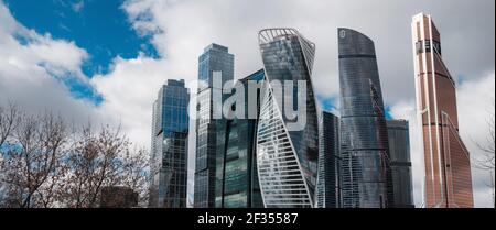 MOSCOU, RUSSIE - 20 février 2020 : ville de Moscou. Vue sur les gratte-ciels du centre d'affaires international de Moscou. Grand panorama de bâtiments modernes en verre fr Banque D'Images