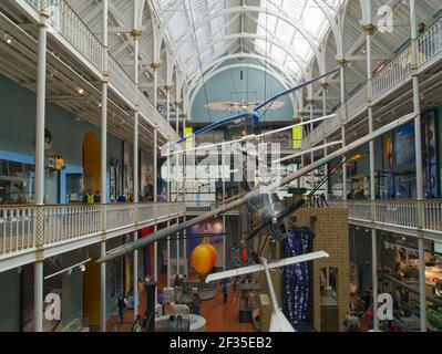 Expositions d'aviation dans la Grand Galerie de l'ancien Royal Le musée fait maintenant partie du Musée national d'Écosse, Edimbourg, Ecosse Banque D'Images