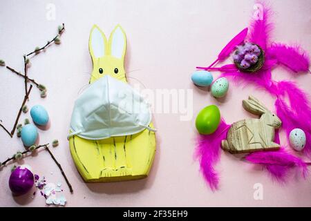 Lapin de Pâques avec masque dans le temps de Corona Banque D'Images