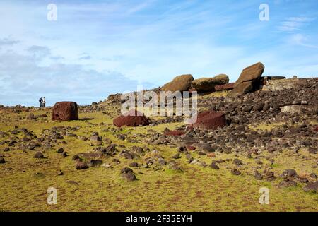 Touristes à AHU Akahanga, Moai, Rapa Nui, Île de Pâques, Isla de Pascua, Chili Banque D'Images