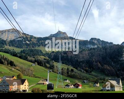 Panorama majestueux sur la montagne au Mont Hoher Kasten en Suisse 27.10.2019 Banque D'Images