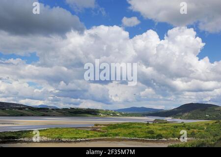 Estuaire de la Tweebarra, vue vers le pont de la Tweebarra, comté de Donegal, crédit : Robert Thompson / Avalon Banque D'Images