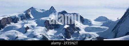 Suisse, Valais, Zermatt, le Gornergrat avec vue sur le Mont Rosa et le massif de Liskamm Banque D'Images