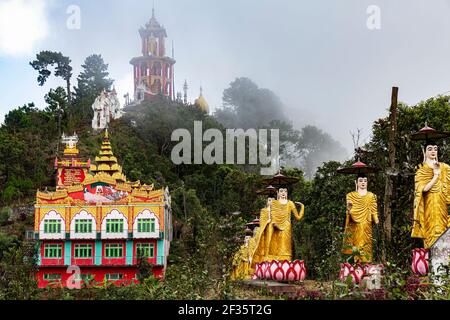 Monastère de Taung pu lu à Mindat en Birmanie Banque D'Images