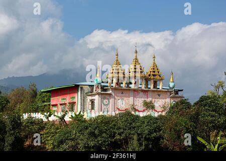 Monastère de Taung pu lu à Mindat en Birmanie Banque D'Images