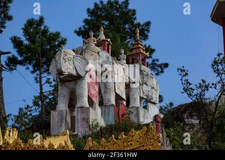 Monastère de Taung pu lu à Mindat en Birmanie Banque D'Images