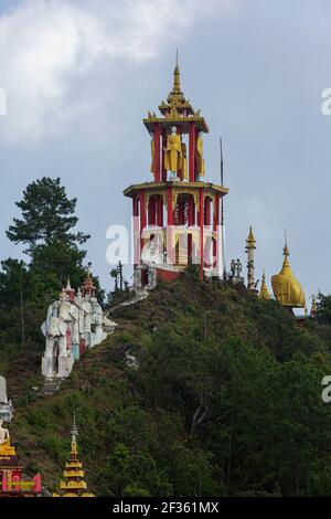 Monastère de Taung pu lu à Mindat en Birmanie Banque D'Images