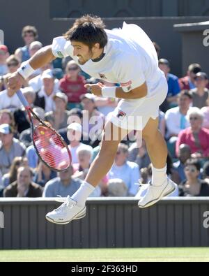 WIMBLEDON 2007 5e JOUR 29/6/07. J.TIPSAREVIC PENDANT SON MATCH AVEC F.GONZALEZ PHOTO DAVID ASHDOWN Banque D'Images