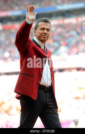 Lothar Matthaeus fêtera son 60e anniversaire le 21 mars 2021. Archive photo: Lothae MATTHAEUS (ex Bayern joueur), en civil, en veste traditionnelle, geste, vagues. Image unique, motif unique découpé, demi-figurine, demi-figurine Soccer 1. Bundesliga, 34e match, FC Bayern Munich (M) -Hanovre 96 (H) 3-1, champion allemand, championnat allemand, le 14 mai 2016 à Muenchen/Germany.ALLIANZARE NA, € € | usage dans le monde entier Banque D'Images