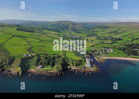 Antrim Coast Road South of Cushman, County Antrim GPS: Latitude: N 55°7.555' (55°7'33.3') GPS: Longitude: W 6°1.879' (6°1'52.7') altitude: 221.0 Banque D'Images