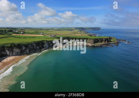 Portbradan et Whitepark Bay, côte nord, Comté Antrim GPS: Latitude: N 55°14.021' (55°14'1.3') GPS: Longitude: W 6°24.425' (6°24'25.5') Alti Banque D'Images