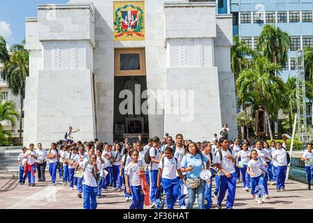 Santo Domingo République dominicaine, Ciudad Colonial Parque Independencia, autel de la Patria monument patriotique héros, hispanique Noir étudiants garçons filles Banque D'Images