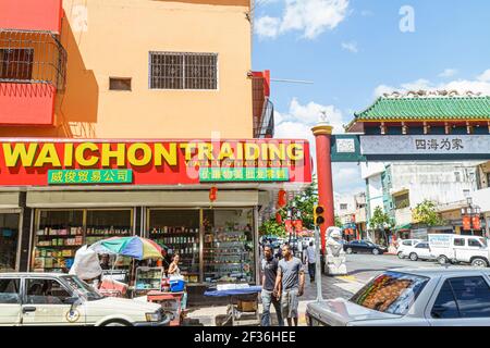 Saint-Domingue République dominicaine, Avenida Mella Chinatown quartier ethnique, chinois langue bilingue signe mal orthographié mot boutique, amitié gat Banque D'Images