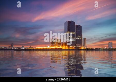 Beau Dolmen Twin Tower Clifton Karachi au coucher du soleil. Vue sur la mer Karachi Banque D'Images