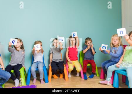 Apprendre la langue étrangère peut être amusant et passionnant Banque D'Images